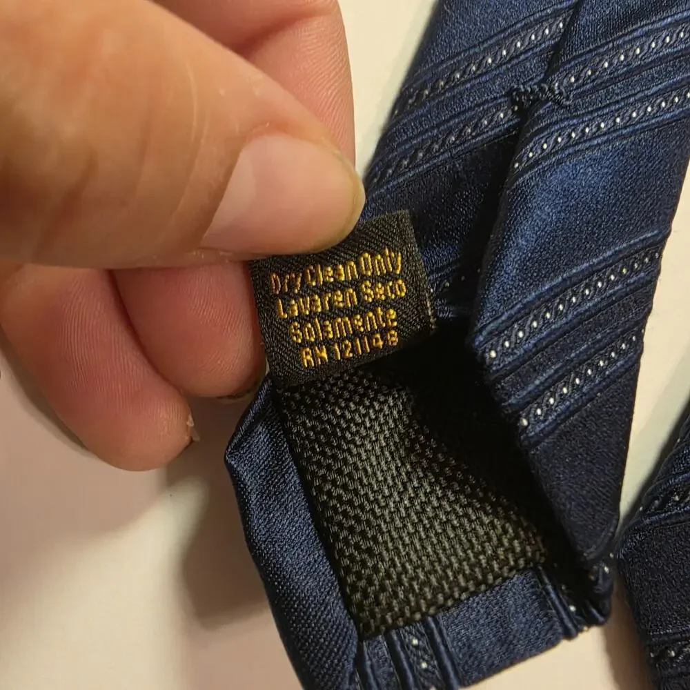 Donald J. Trump Signature Collection 100% Silk Blue Striped Tie 2004